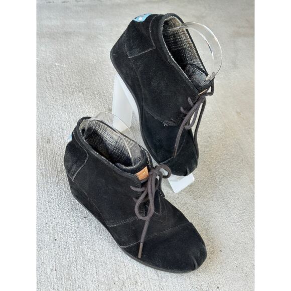 Toms Women’s 6N Desert Kala Boots Black Suede Wedge Heel Lace Up Ankle Booties - Picture 1 of 6